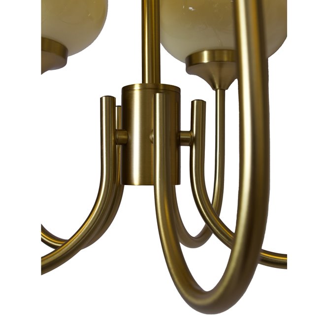 Duży klasyczny żyrandol modern retro mosiądz szklane klosze w salonie - detal